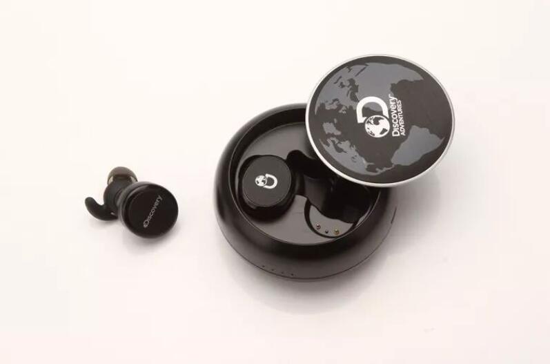 两根顶针的充电仓