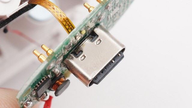 TWS Spring-loaded Pogo Pin Charging Solution